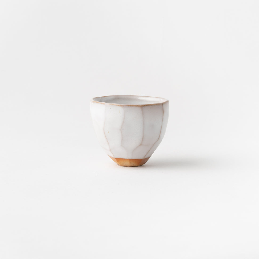 No. 22 White Hagi Yohen Faceted Sake Cup in Box / Yasushi Okada