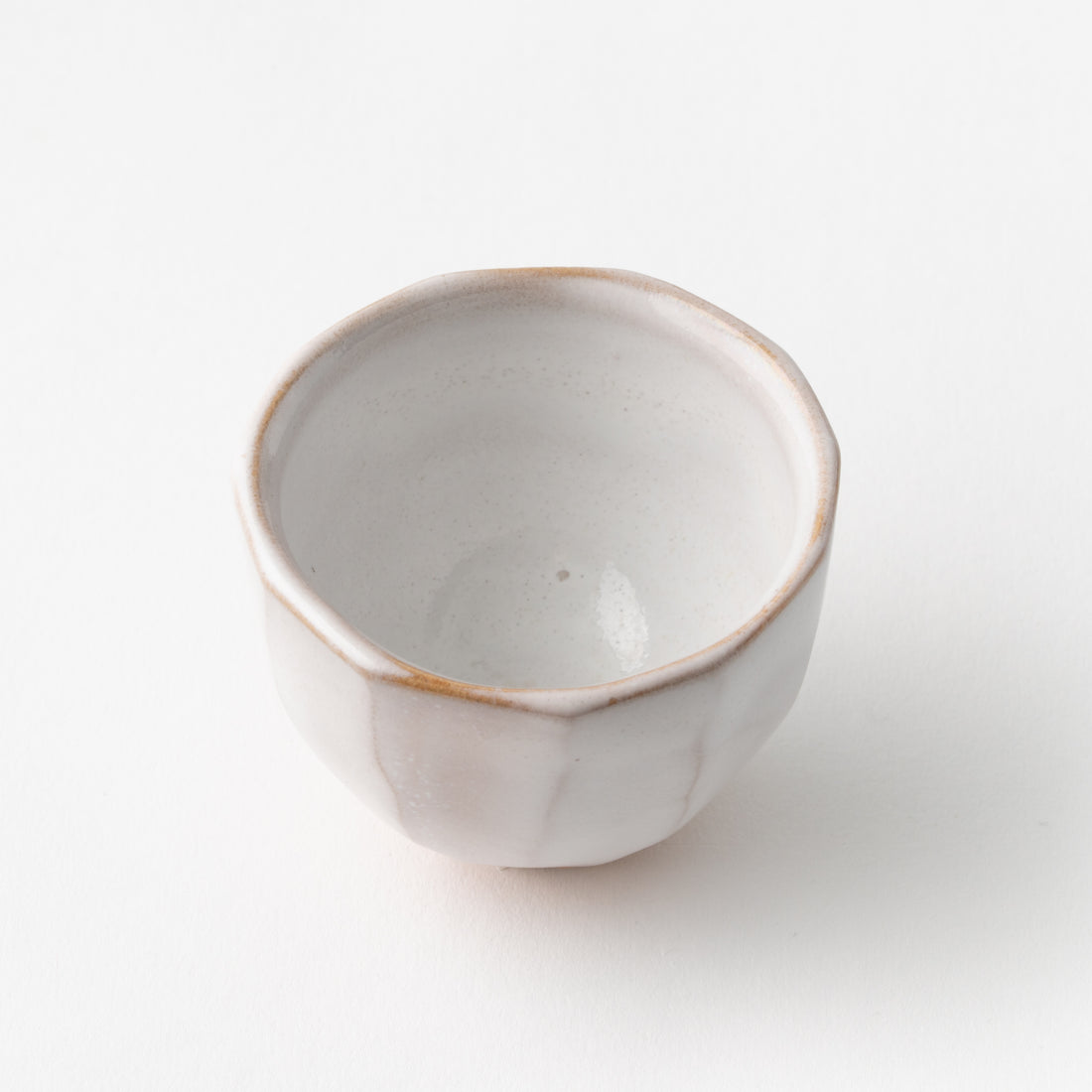 No. 22 White Hagi Yohen Faceted Sake Cup in Box / Yasushi Okada