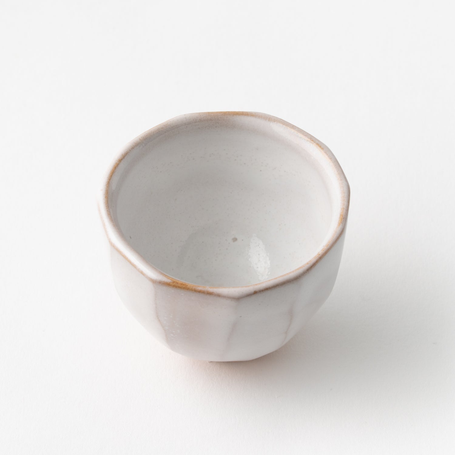 No. 22 White Hagi Yohen Faceted Sake Cup in Box / Yasushi Okada