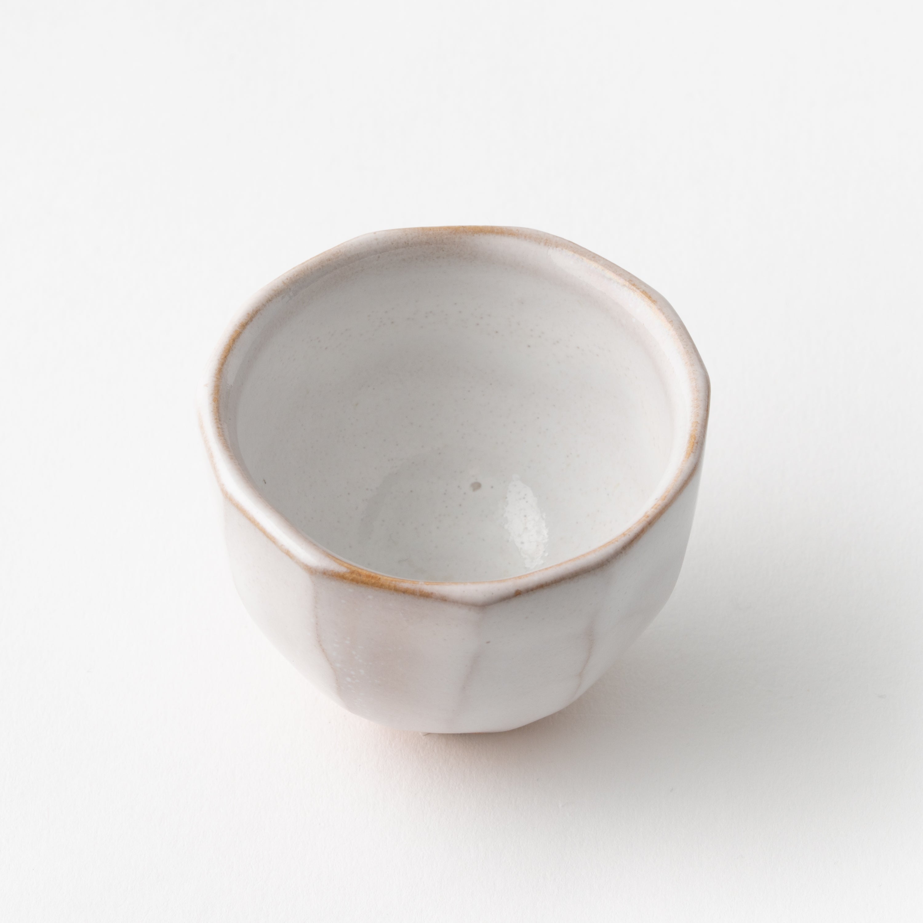 No. 22 White Hagi Yohen Faceted Sake Cup in Box / Yasushi Okada