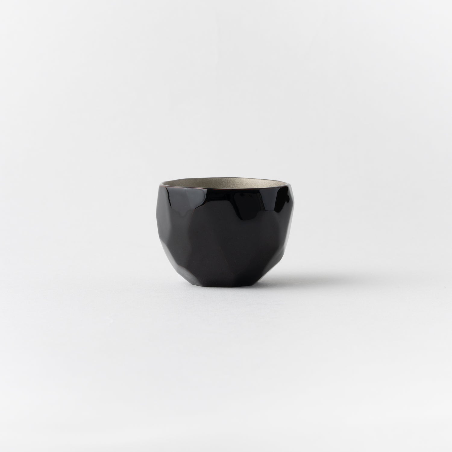 Piano Black Sake Cup Faceted Side / Takao Togashi