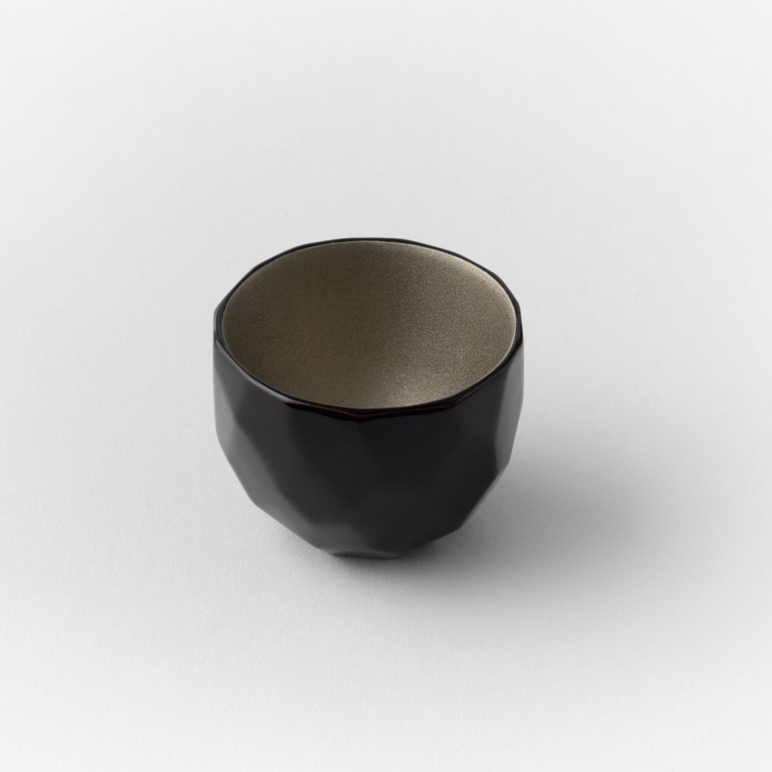 Piano Black Sake Cup Faceted Side / Takao Togashi