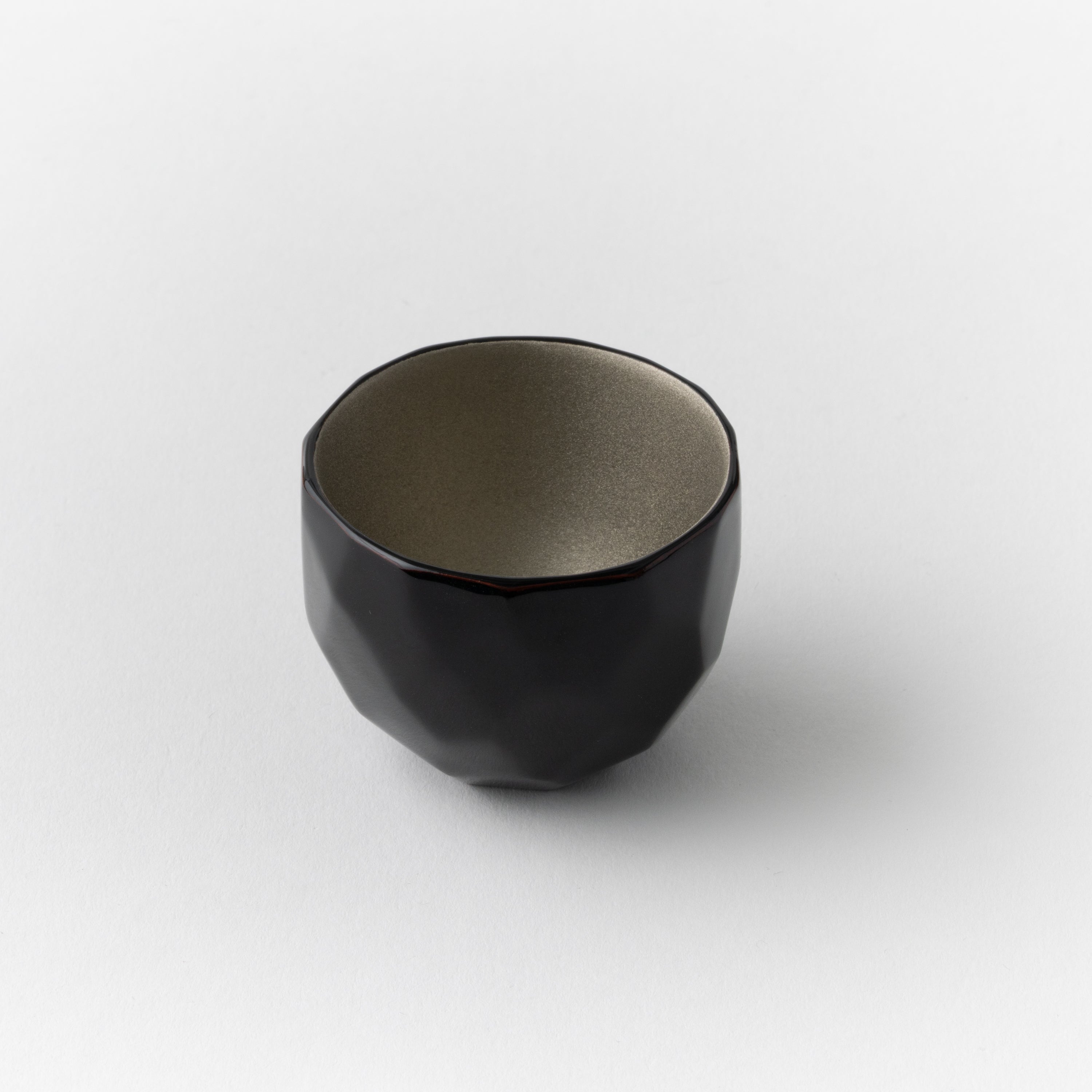 Piano Black Sake Cup Faceted Side / Takao Togashi