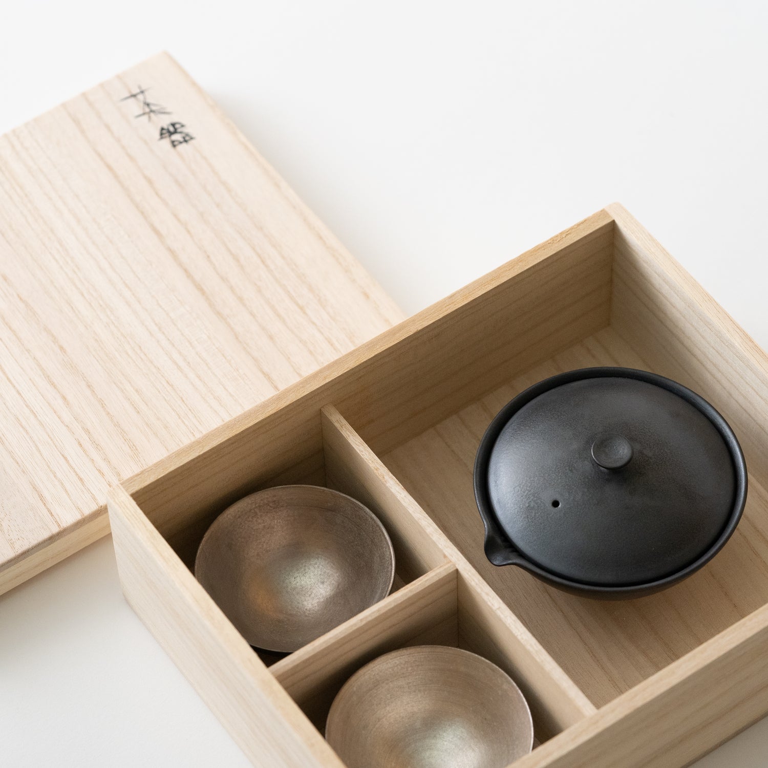 Black Houhin &amp; Tea Cups Set in Wooden Box