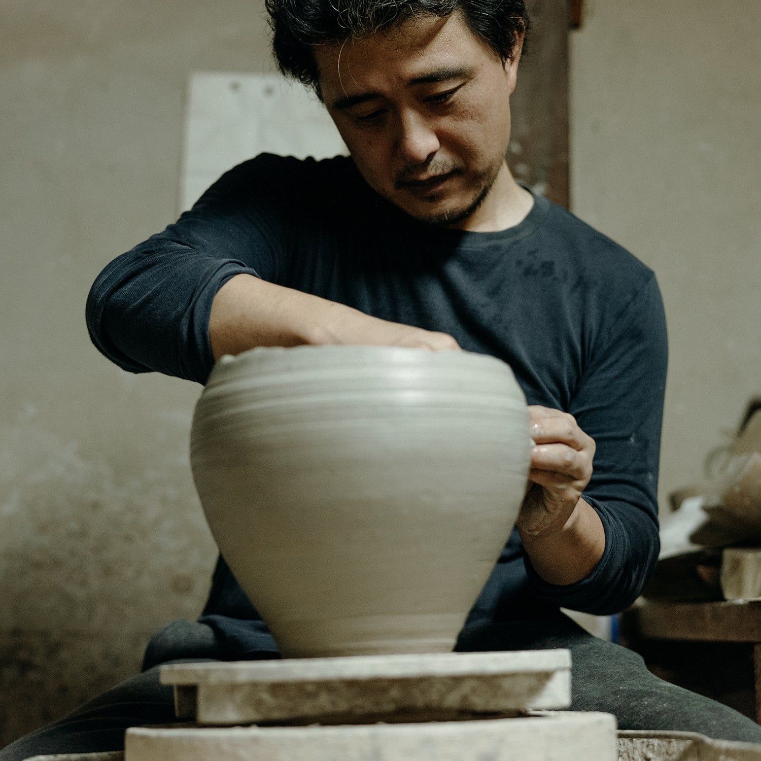 Shigaraki Flower Vase (Hikidashi) / Katsunori Sawa