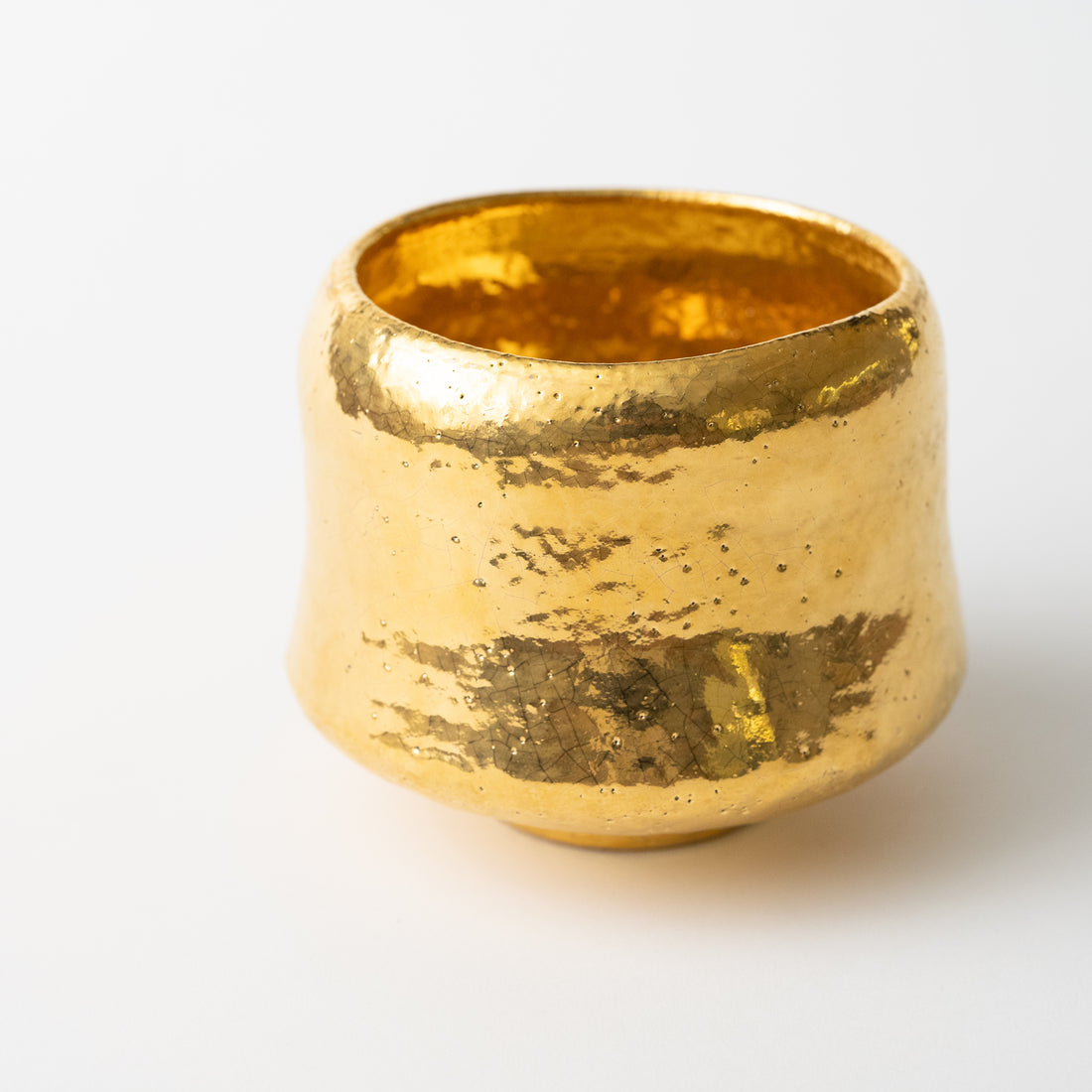 Tea bowl with gold glaze