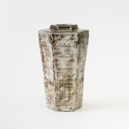 Mishima Hexahedral Vase / Hideki Yamamoto