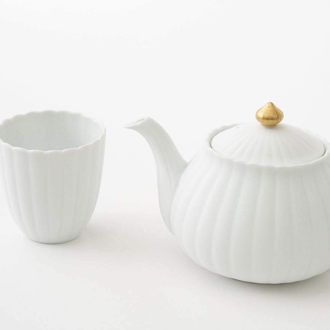 Moist White Tea Pot &amp; Cups Set
