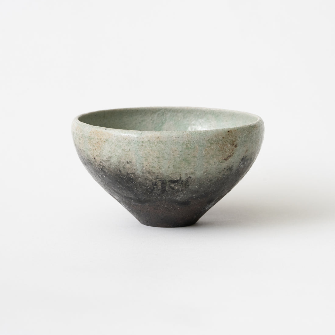 Ash Glaze Round Tea Bowl / Eijiro Tokunaga