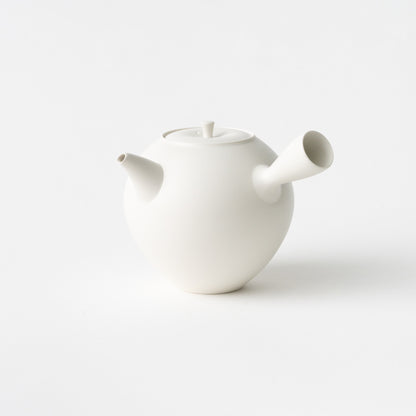White Tea Pot with Side Handle / Masato Komai