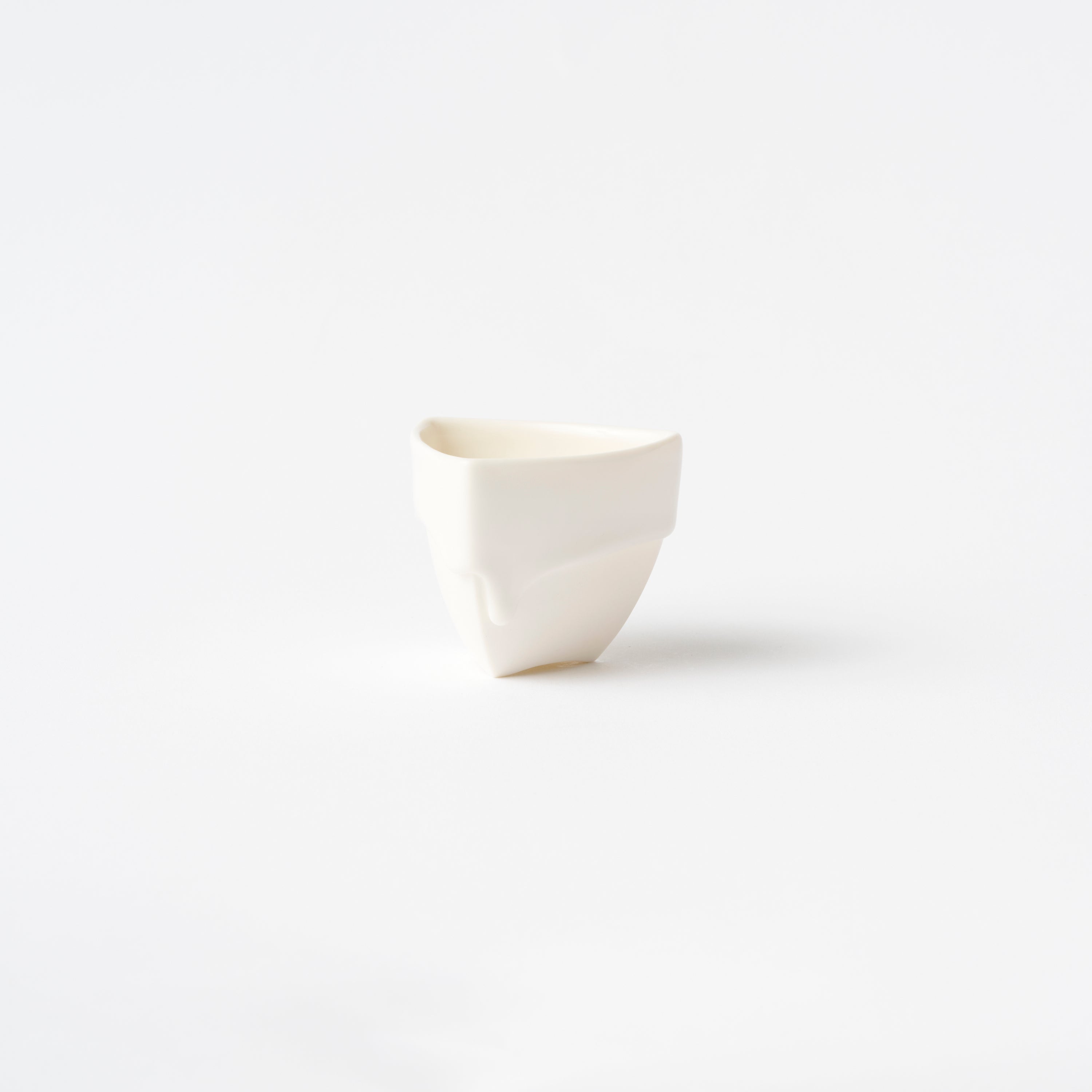 Dip White Sake Cup (Triangle) / Ryosuke Ando