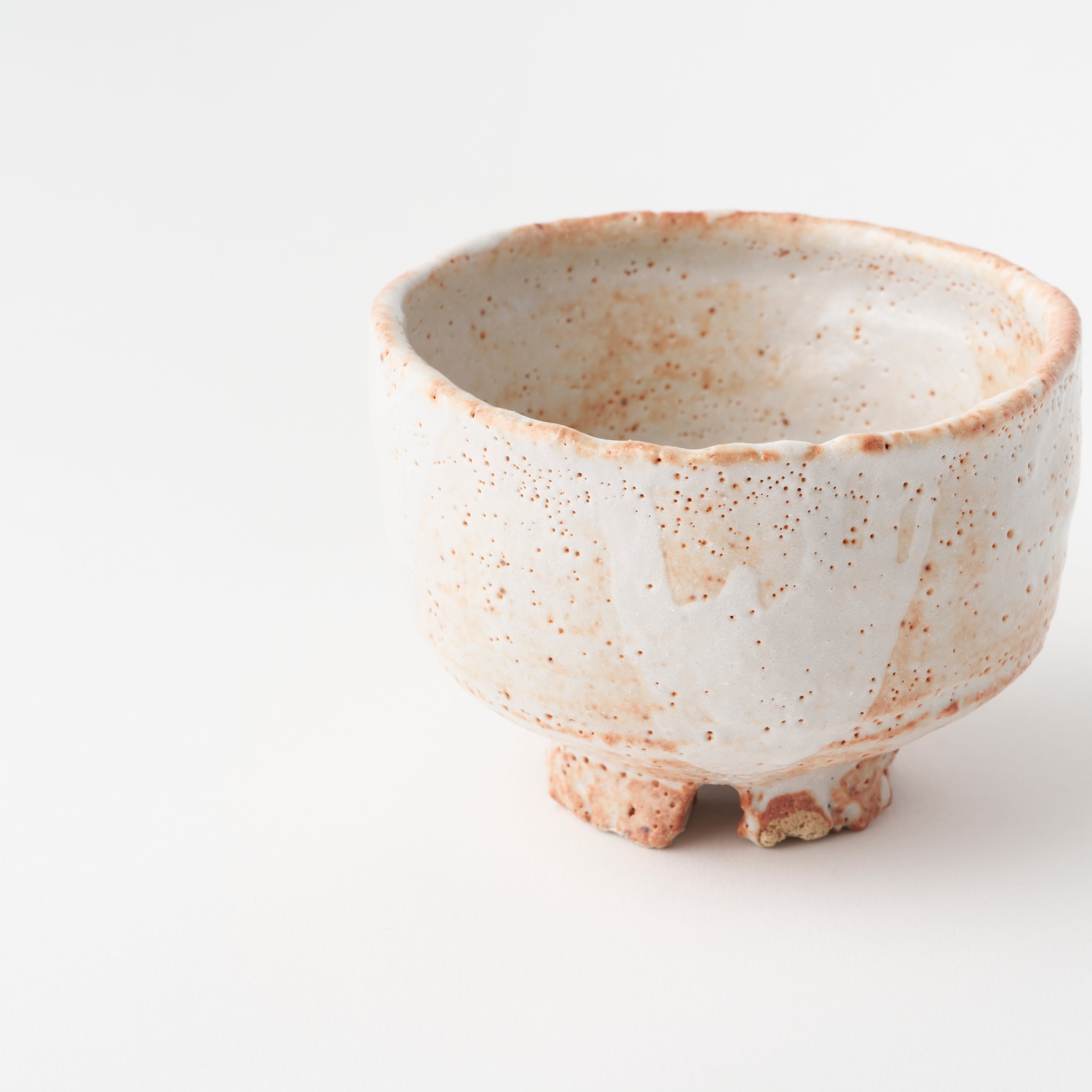 Shino Split Footed Tea Bowl / Hideki Yanashita