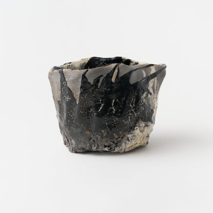 No.16 Black Oribe Tea Bowl in Wooden Box 1 / Makoto Yamaguchi
