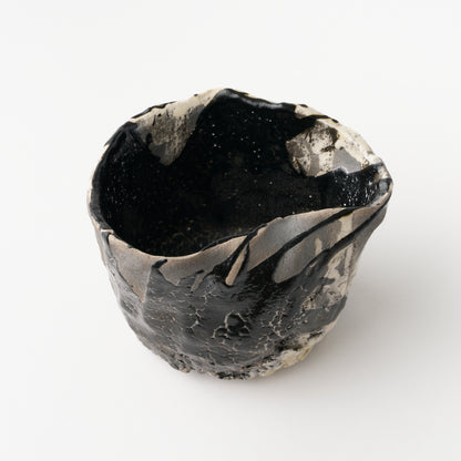 No.16 Black Oribe Tea Bowl in Wooden Box 1 / Makoto Yamaguchi