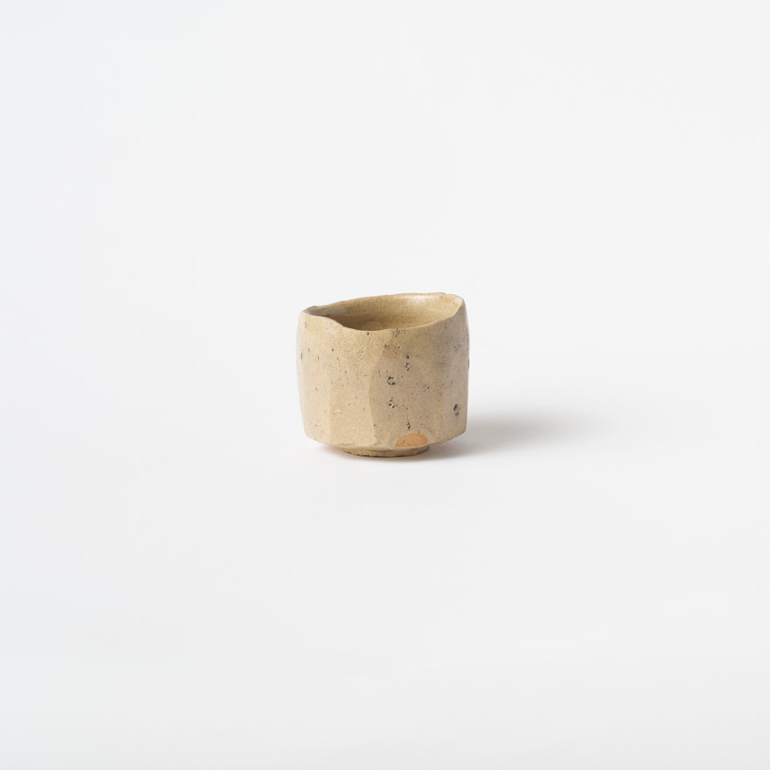 No.6 Karatsu Faceted Sake Cup / Raizan Yasunaga