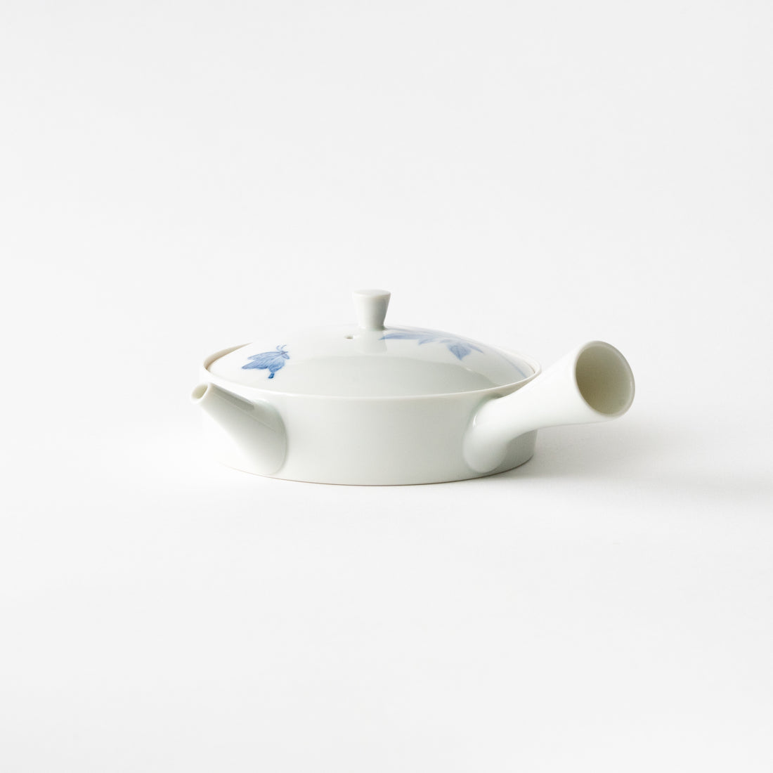 Porcelain Flat Teapot / Taeko Maekawa