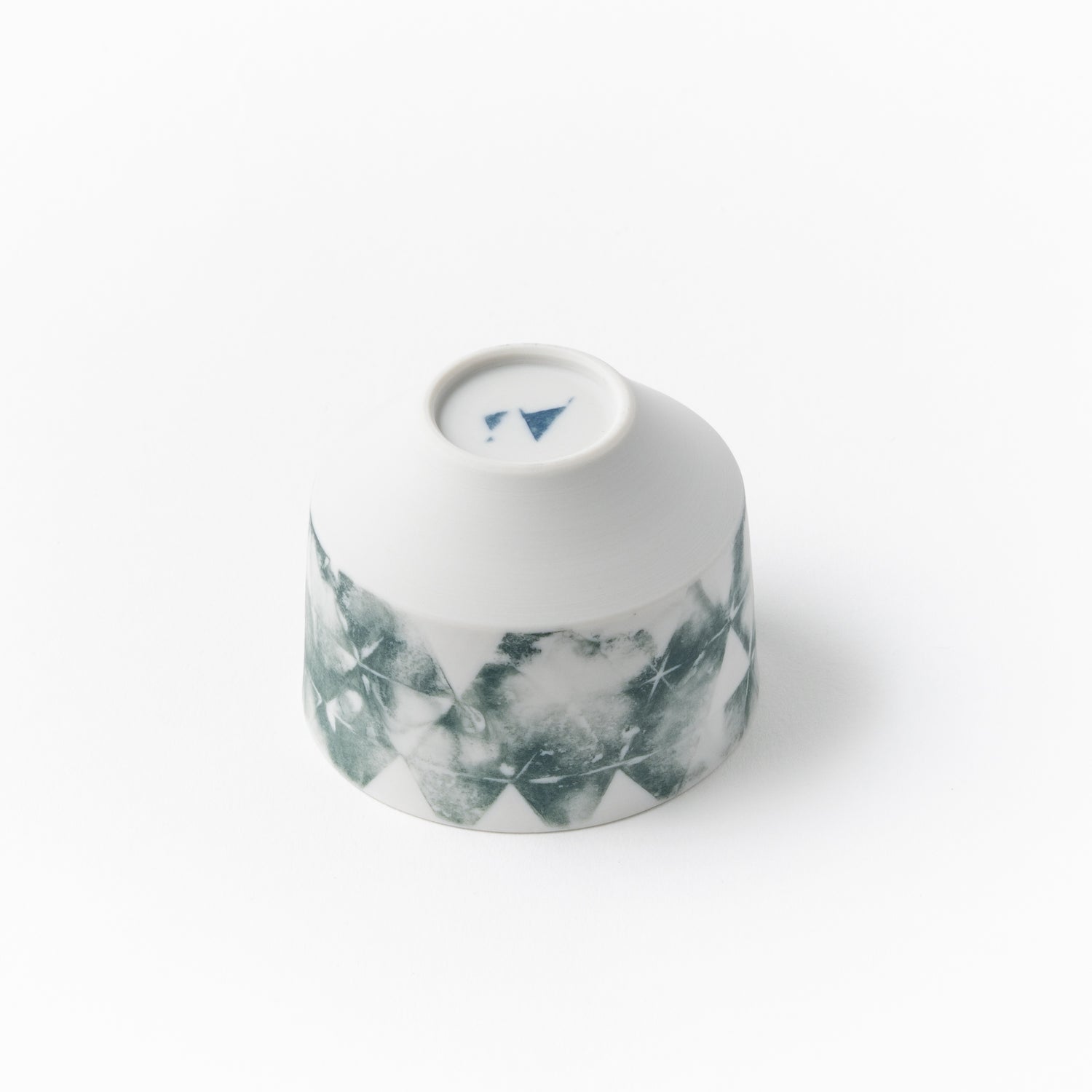 Sake Cup Sankaku-Green (Unglazed) / Ai Inoue
