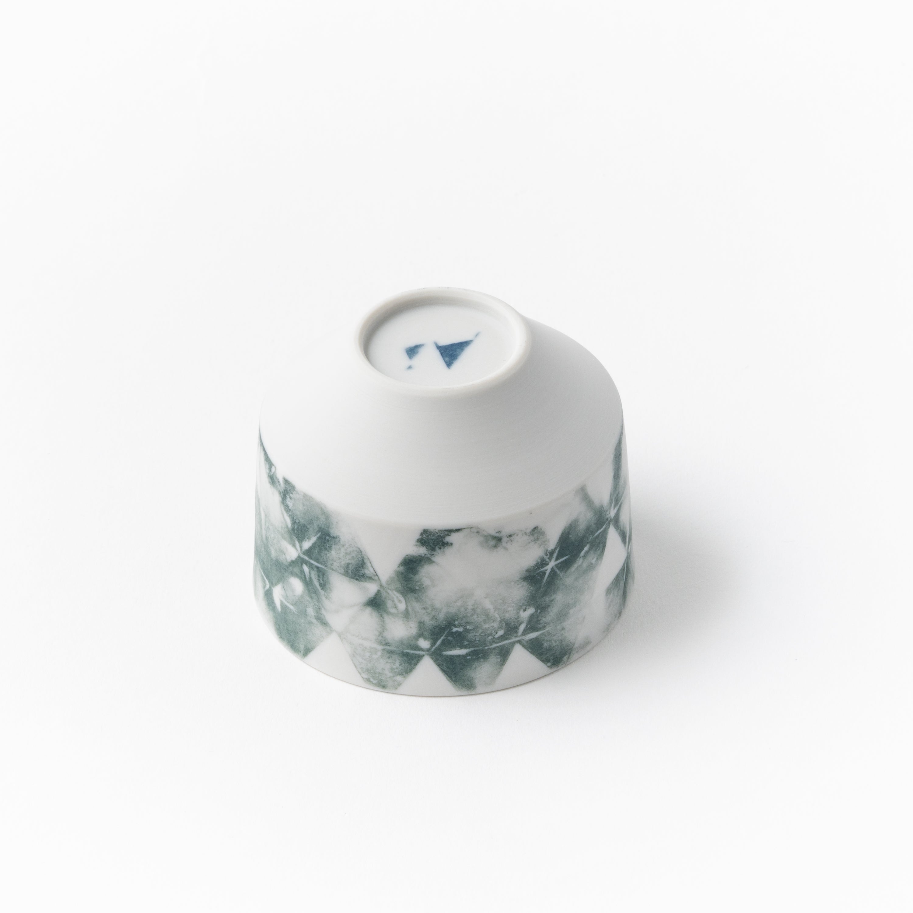 Sake Cup Sankaku-Green (Unglazed) / Ai Inoue