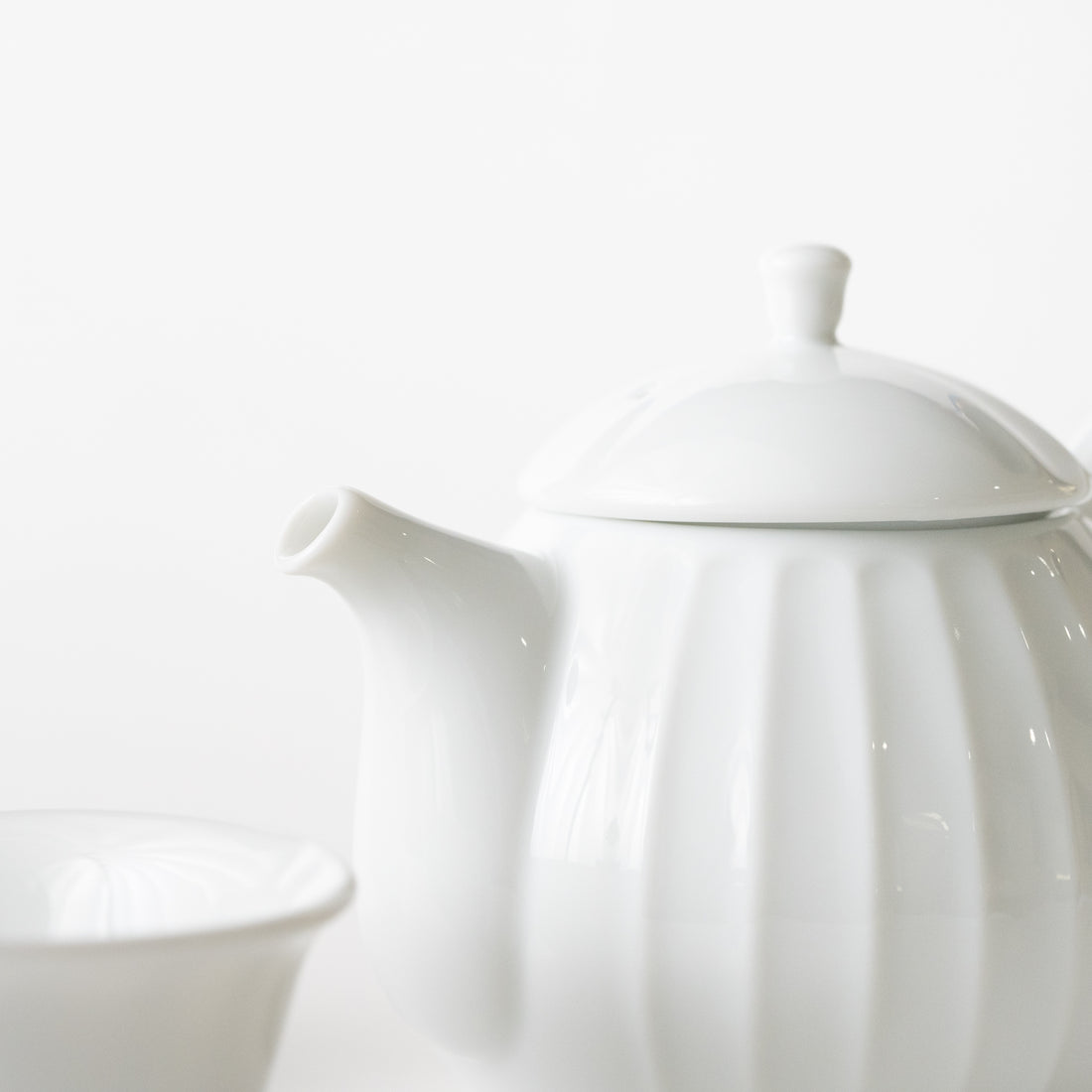 Kanae Tea Pot &amp; Tea Cups Set / White