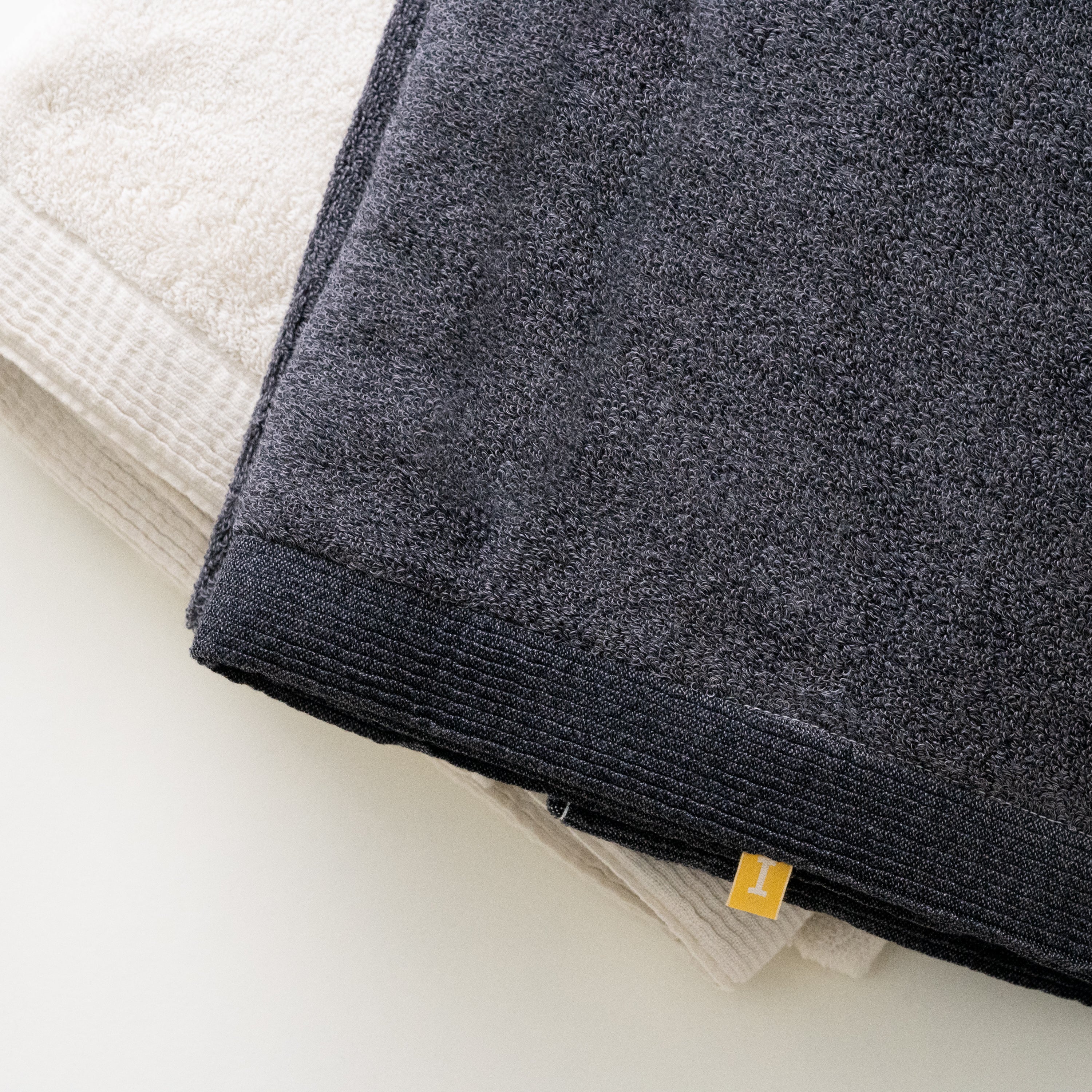 ORGANIC 960 Bath Towel Gift Set / Ivory &amp; Charcoal Grey