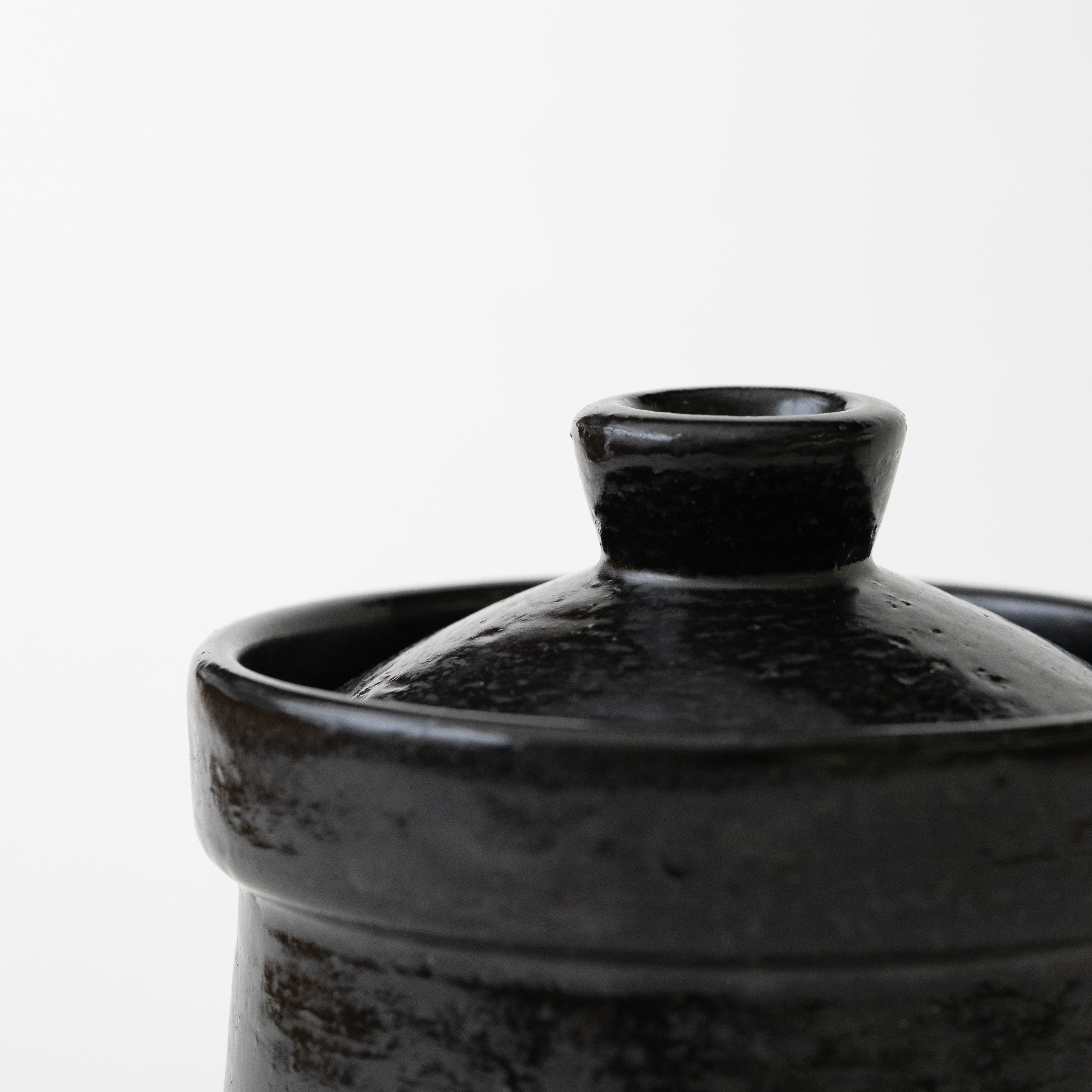 Side Handle Clay Pot / Black