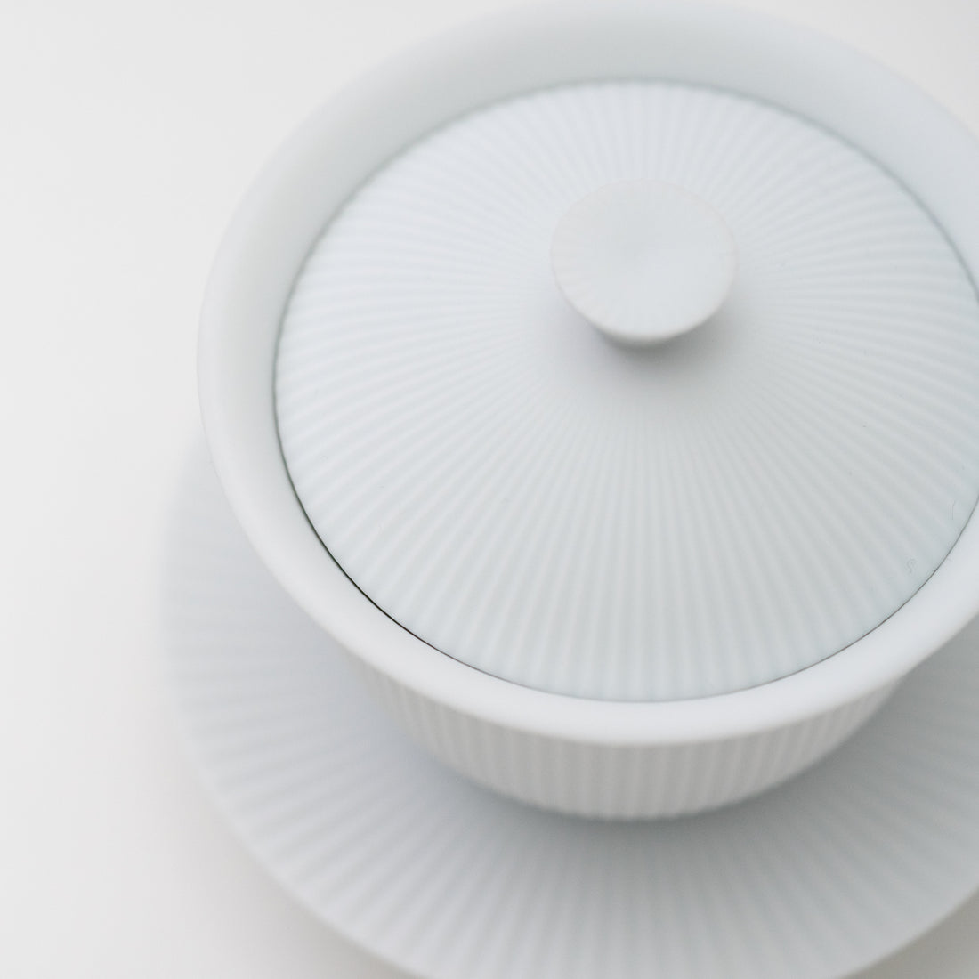 Shinogi Tea Cup with Lid & Saucer / White Blast