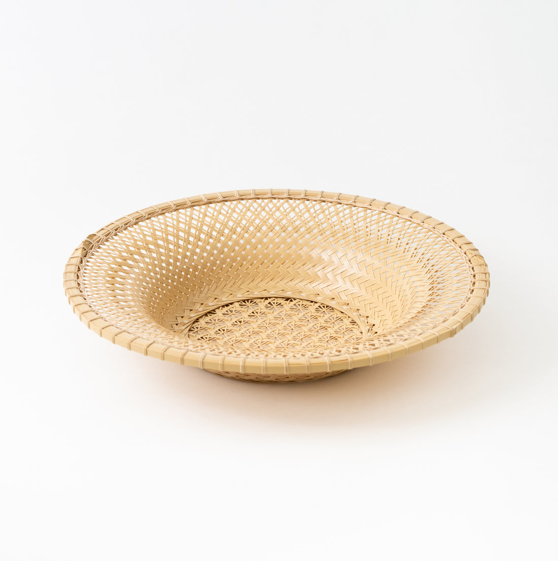 Shira-take Chrysanthemum Basin Hinata / Chiemi Ogura